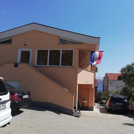 Apartmani Ivankovic Karlobag Eksteriør bilde