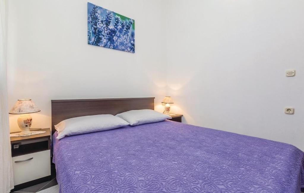 Apartmani Ivankovic Karlobag Eksteriør bilde