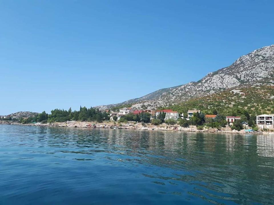 Apartmani Ivankovic Karlobag Eksteriør bilde