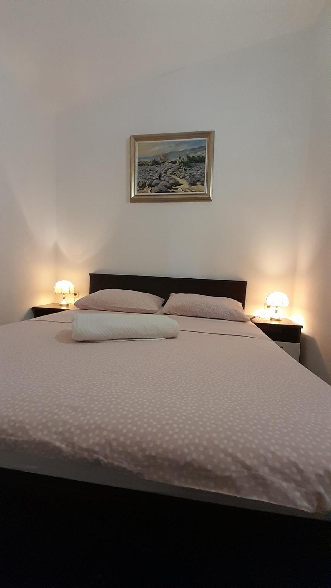 Apartmani Ivankovic Karlobag Rom bilde