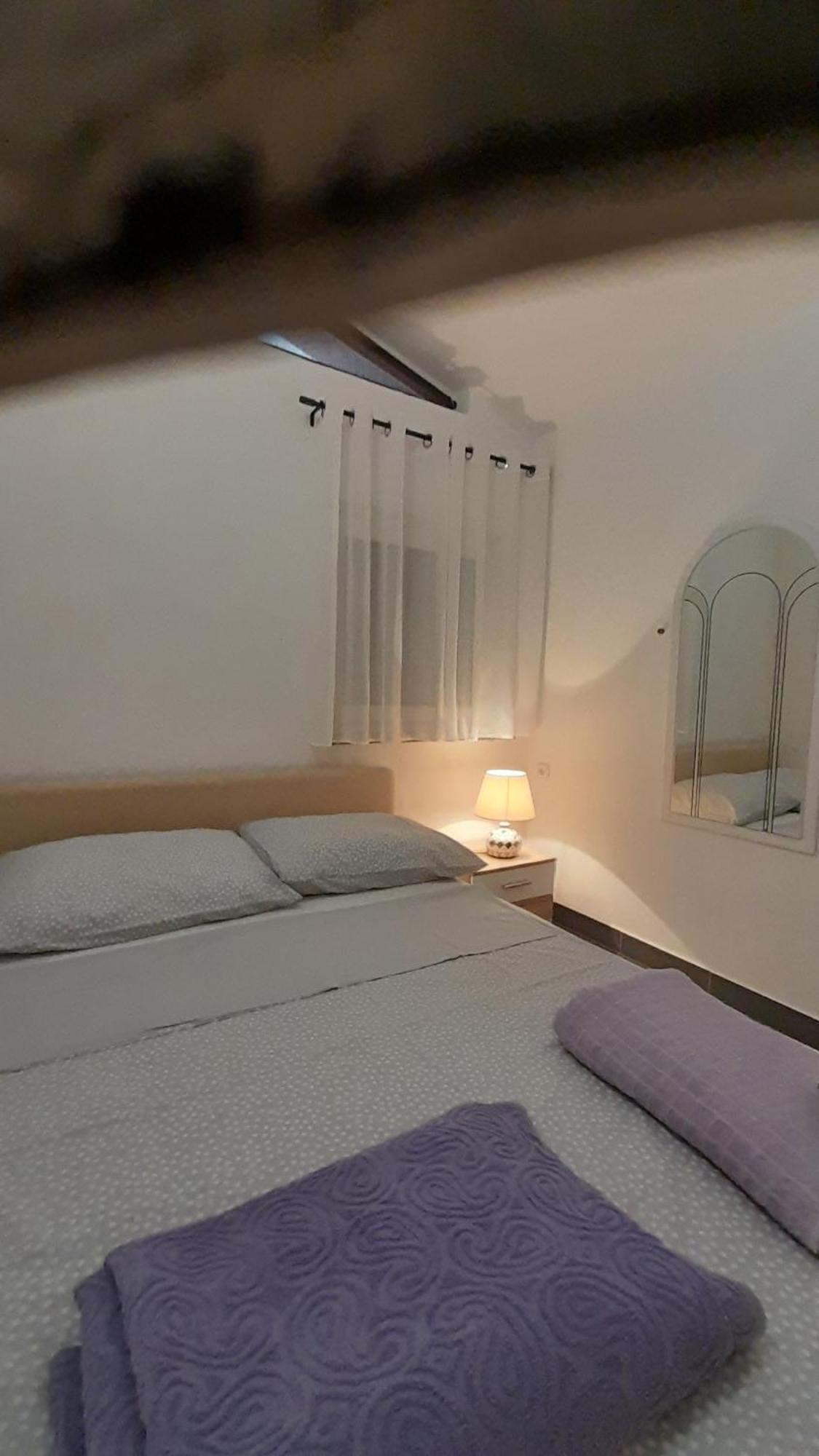 Apartmani Ivankovic Karlobag Rom bilde