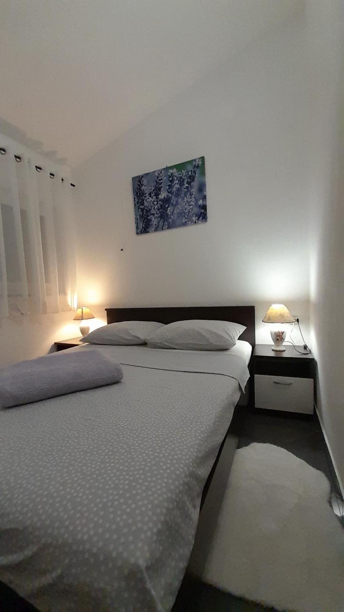 Apartmani Ivankovic Karlobag Rom bilde