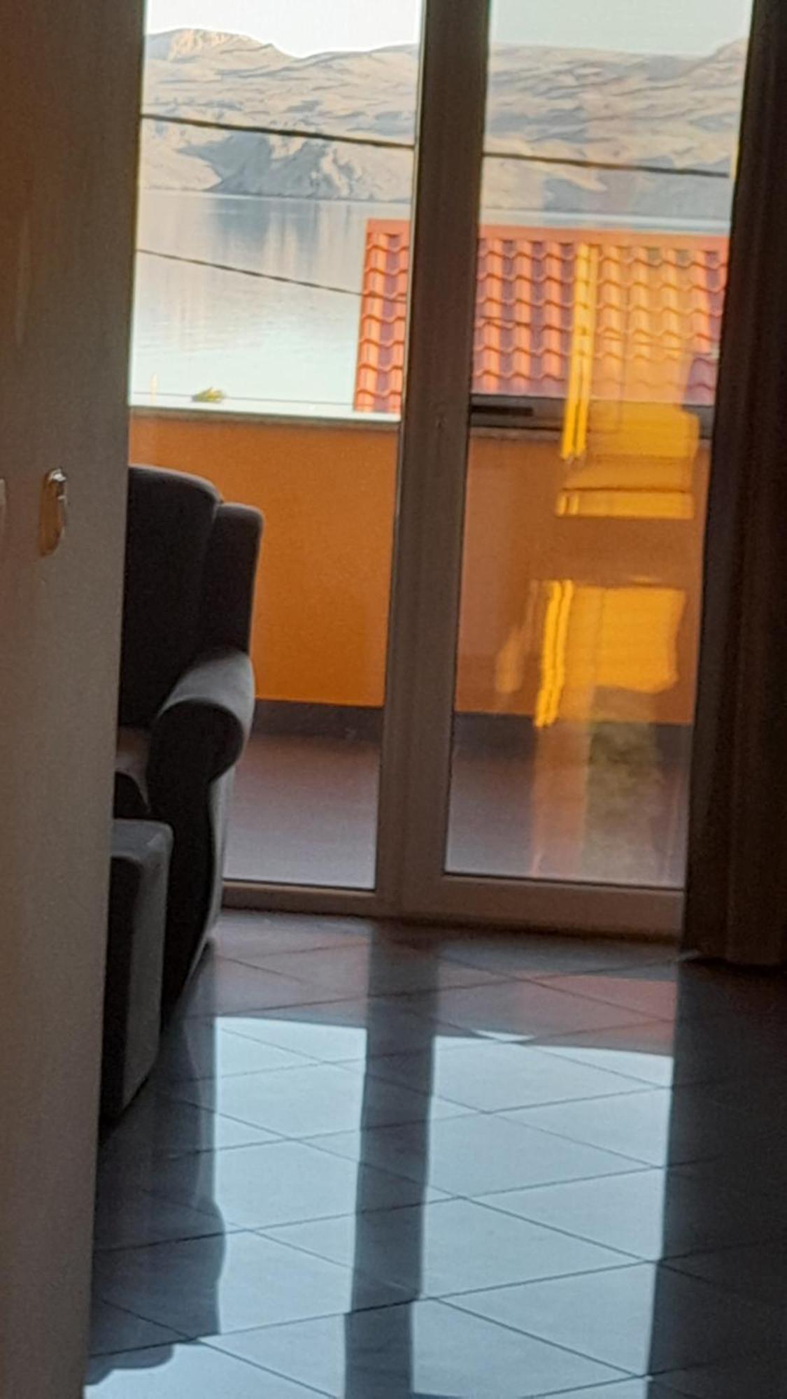Apartmani Ivankovic Karlobag Rom bilde